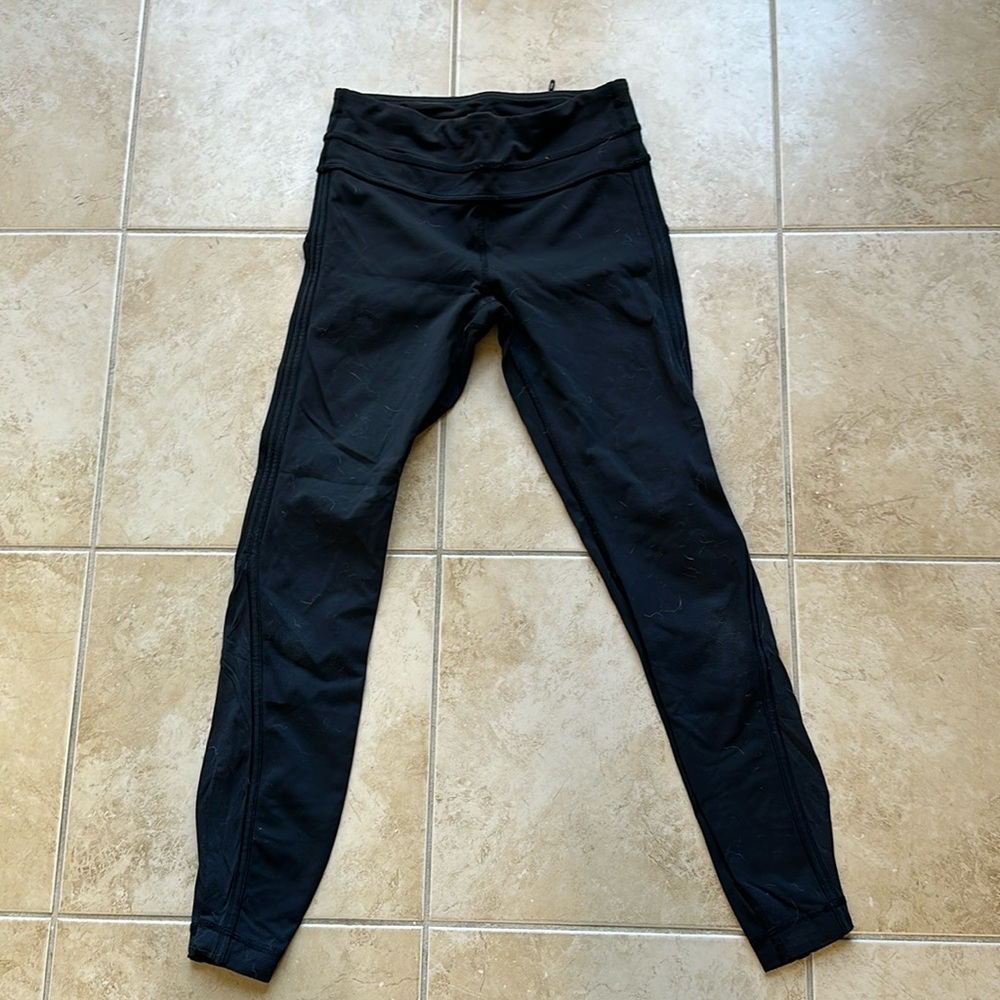 Black Lululemon Capri Leggings with Zipper